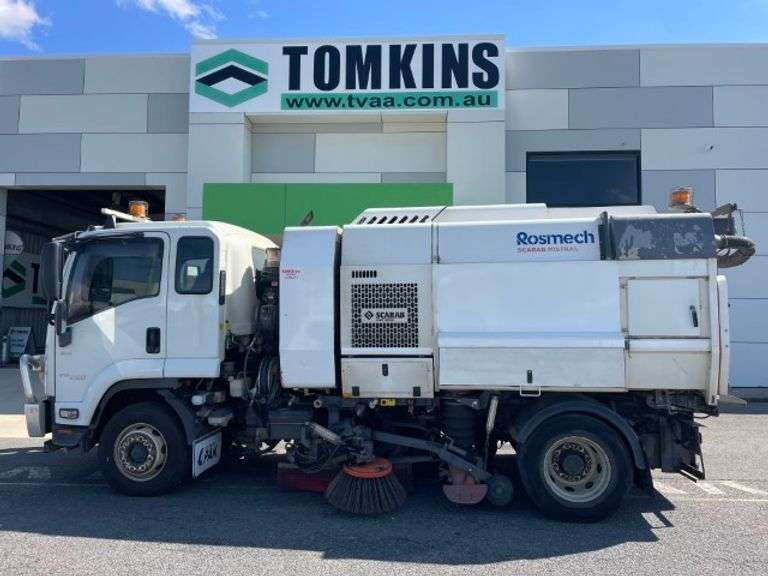 2019 Isuzu FSR 850 Dual Steer Sweeper Truck
