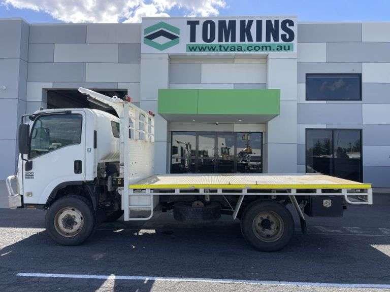 2010 Isuzu NPS300 Single Cab 4x4 Truck