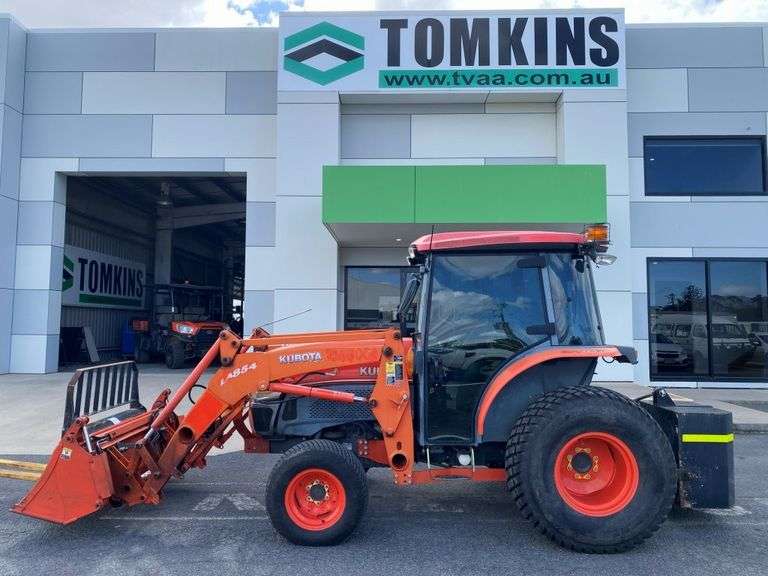 2017 Kubota L5740 Front Loader Tractor inc Fork Attachment, Counterweight