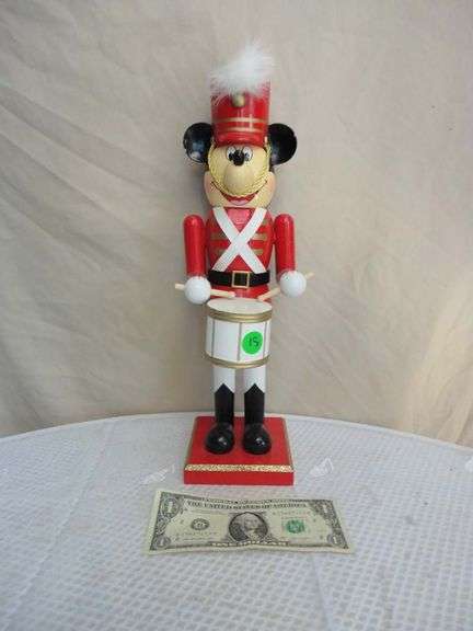 DISNEY PARK MICKEY MOUSE WOODEN SOLDIER DRUMMER HOLLIDAY 14 INCH NUTCRACKER