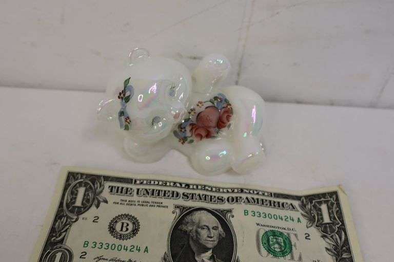 Adorable Handpainted & Signed FENTON Glass Bear! (3B)