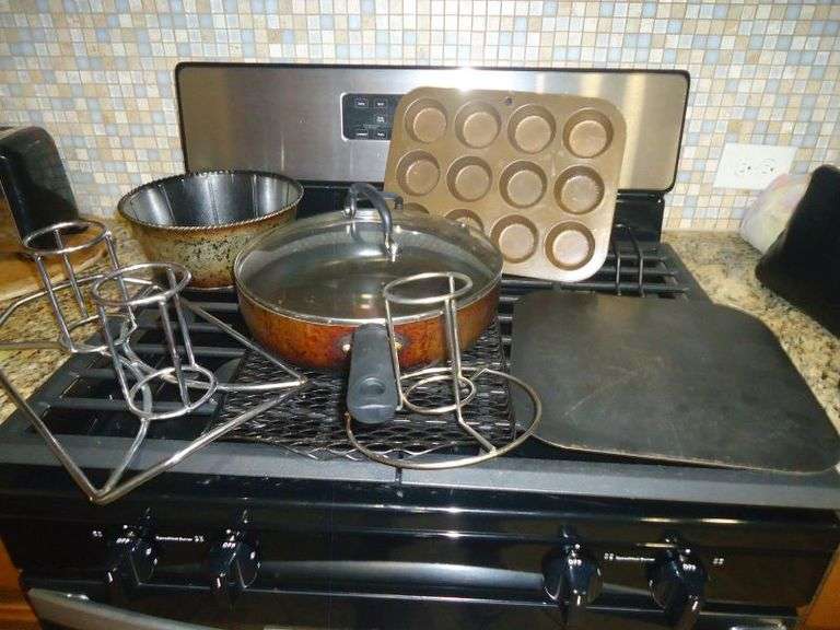 Cash Only.  Cooking pan lot.  (K)