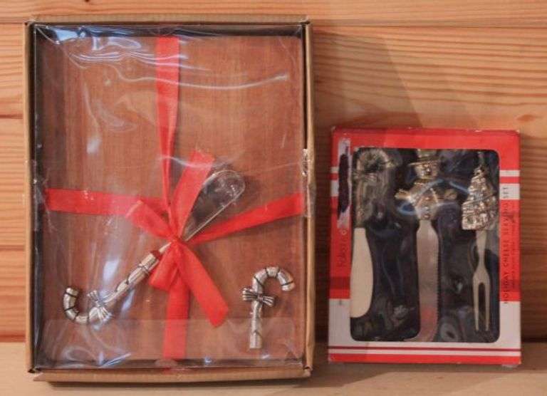 Royal Standard Holiday Cheese Board and Holiday Cheese Serving Set. R4