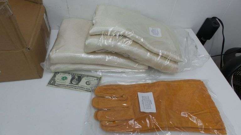 NEW Set of TWO 4ft x 6ft Welding Blankets w/Leather Gloves! (4A)