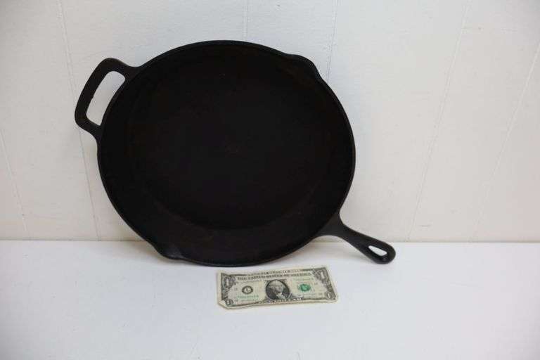 LARGE Mainstays Cast Iron Skillet! (2B)