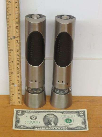 Pair of Cole & Mason Salt and Pepper Grinders as shown, appear unused
