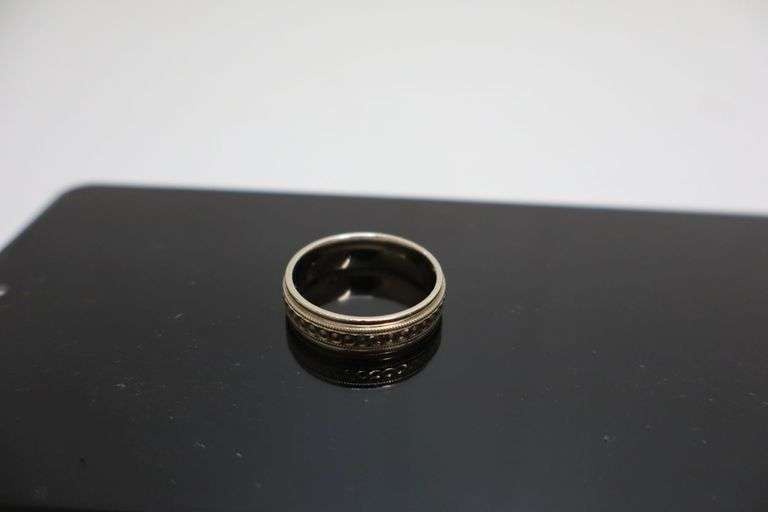$$ Nice Men's 14K GOLD Ring! Size 10. 7.3 Grams! (DC)