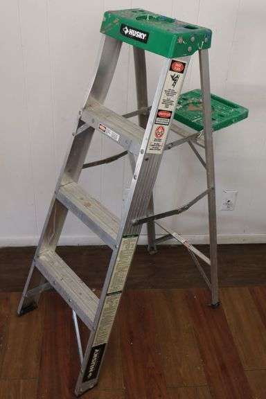 Husky 4ft Aluminum Ladder! (W1)