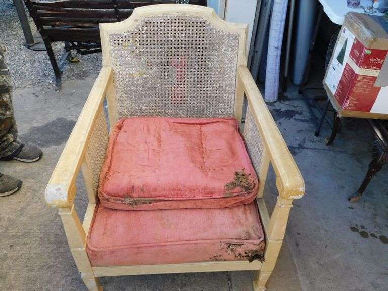 $$$--Vintage King and Queens Chair