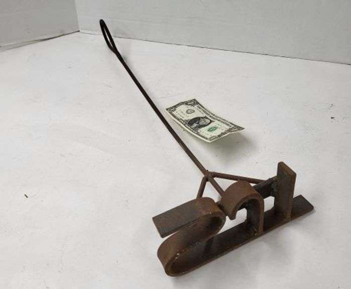 Branding Iron. ~ cash only ~  . (1C)