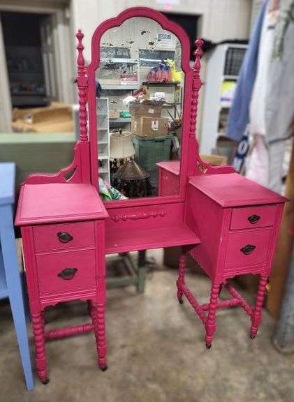 Painted Vintage Vanity. ~ cash only ~.( row 3)