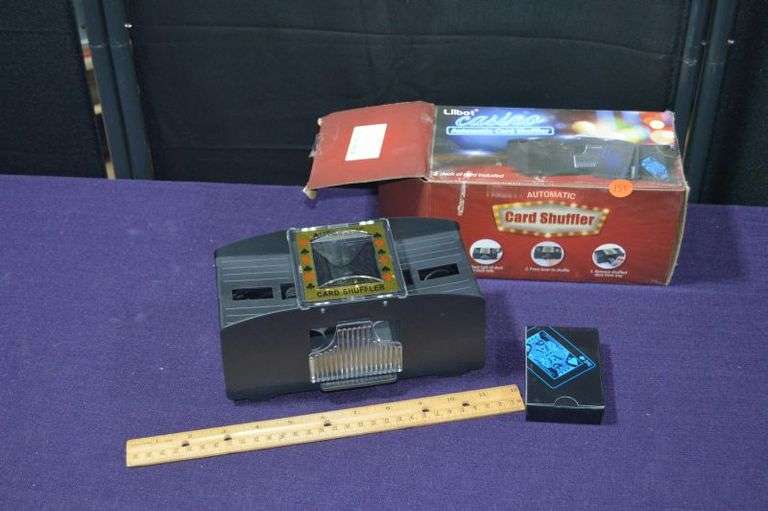 CARD SHUFFLER - NEW