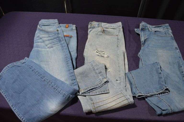 MEN'S JEANS: VAN HEUSEN (32/32), FOR ALL MANKIND 7 (31) & KADEN K SKINNY (32)