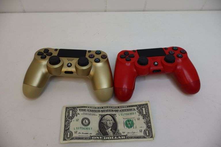 Lot of TWO PS4 Controllers! (3A)
