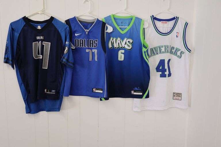 Lot of FOUR Dallas Mavericks Jerseys! Various players. Size M/L (CR)