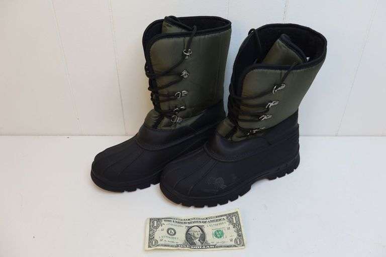 Nice Pair of Men's Snow Boots! Size 7! (4B)