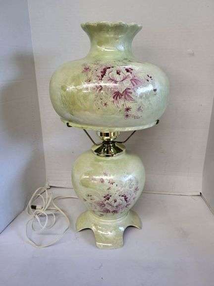 Vintage 22” Electric Lamp.  ~ cash only ~. (1A)
