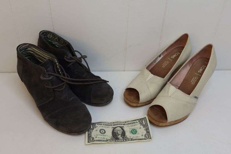 Lot of TWO Nice Pairs of Women's TOMS! Both size 8! (4B)