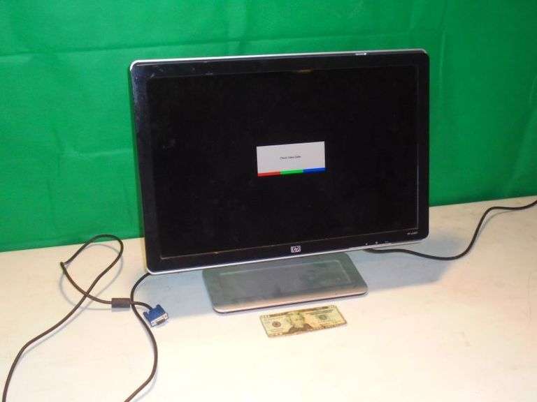 22" HP Monitor HP w2207.  Powers on.