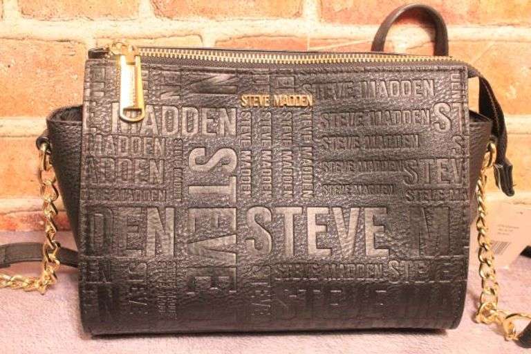 Steve Madden Black Blexi-Black and Gold Purse with adjustable Strap.  Has Tag.  Veryify Authenticity at Preview.  8A