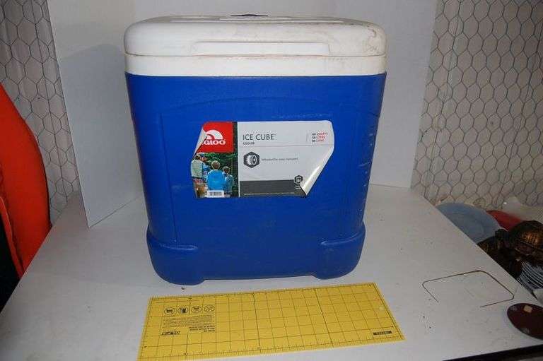 Igloo Blue Cooler, Has Roller Handle