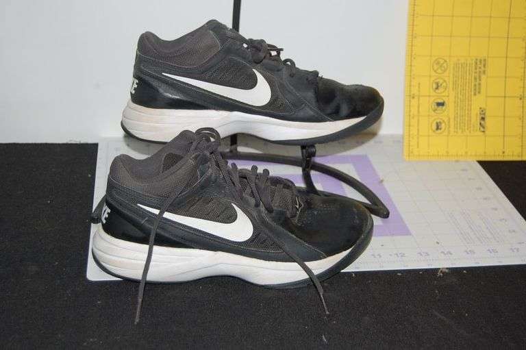 Women's NIKE Basketball Shoes Size 8