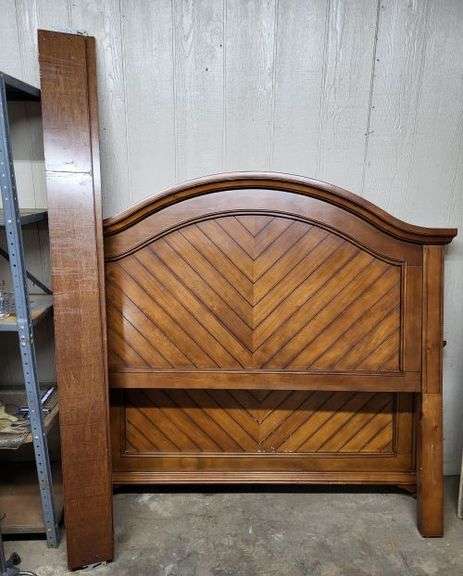 Queen Size Bed – Headboard, Footboard and Rails. ~ cash only ~.  ( room 8)