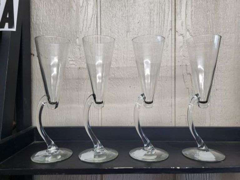 A Set of 4 Fluted Glasses.  ~ cash only~. (5A)
