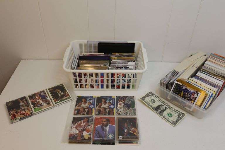 Assorted Lot of Sports Trading Cards! (3A)