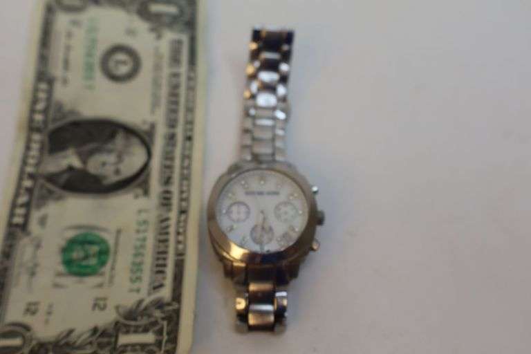 Nice Women's Michael Kors Watch! Needs battery. (DC)