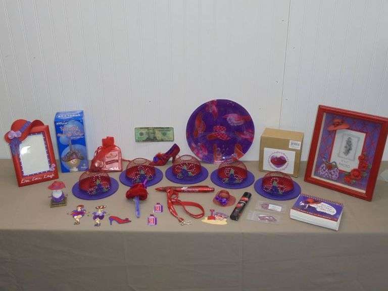 RED HATTER Décor. Texas Online Auction House