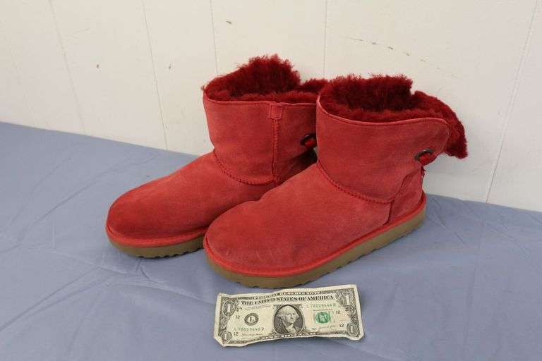 Women's UGG Mini Bailey Bow II Ankle Boots! Size 9! (2B)