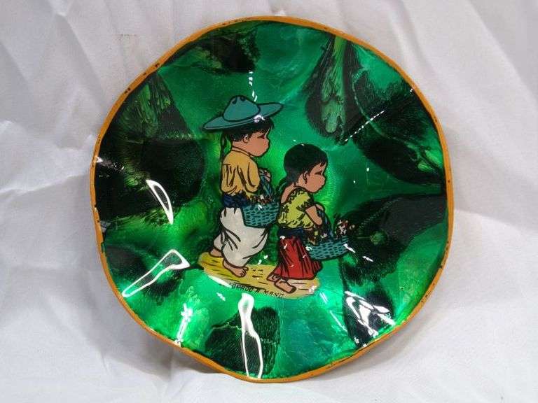 Vintage Woolworth Mexico wavy wall plate in excellent condition