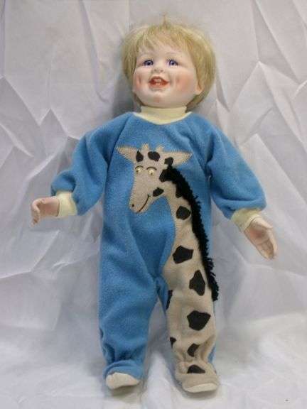 Excellent vintage Mary Tretter Porcelain Ashton Drake doll