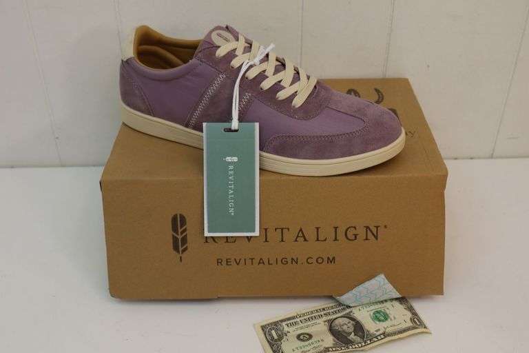 Women's Revitalign Farrah Elderberry Sneakers! Size 12. (T1)