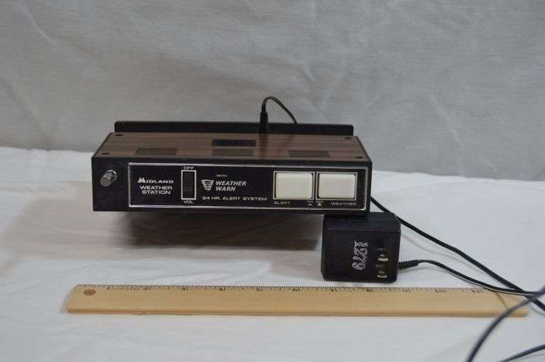 MIDLAND WEATHER STATION - POWERS ON