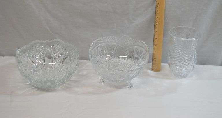 2 LARGE CRYSTAL BOWLS & A HURRICANE CANDLE LAMP
