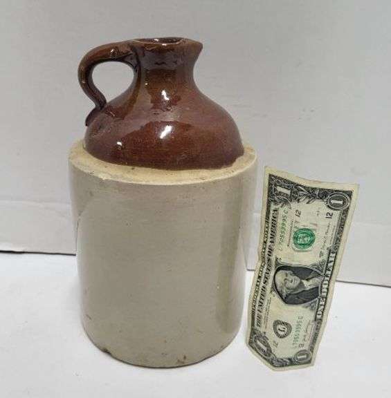 Small Vintage Jug.  ~cash only ~. (5C)