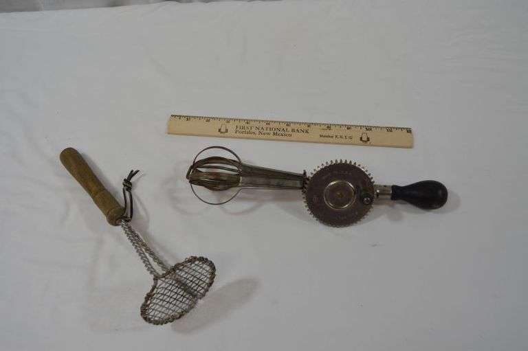 VINTAGE HAND MIXER AND MASHER