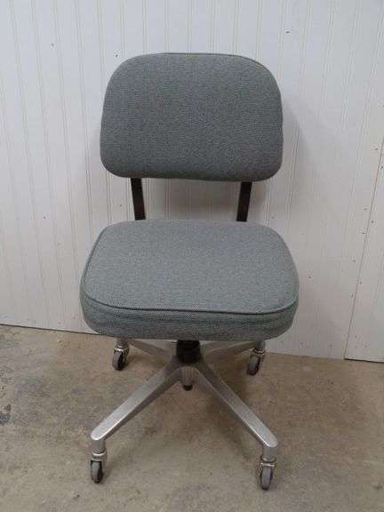 Nice Comfy Rolling Office Chair.