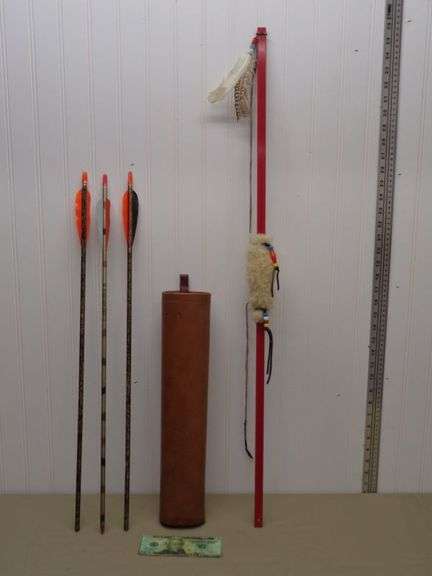 Vintage Kids Bow and 3 EASTON Arrows.