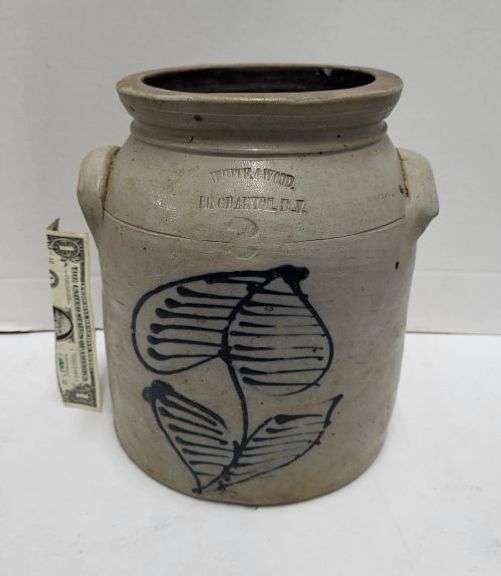 Vintage WHITE & WOOD Crock.  ~cash only ~. (5C)