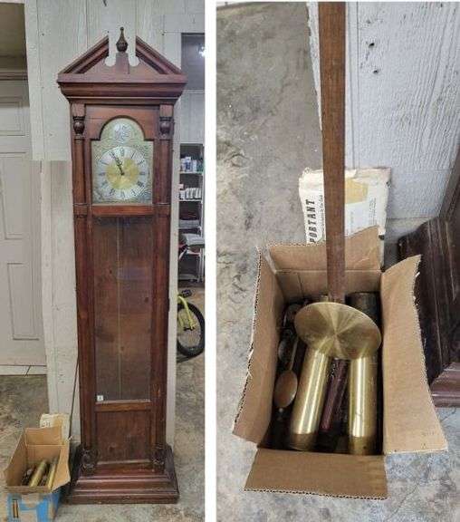 Grandfather Clock ( Project). Chimes, Pendulum and other parts included. ~cash only ~ ( row 1)
