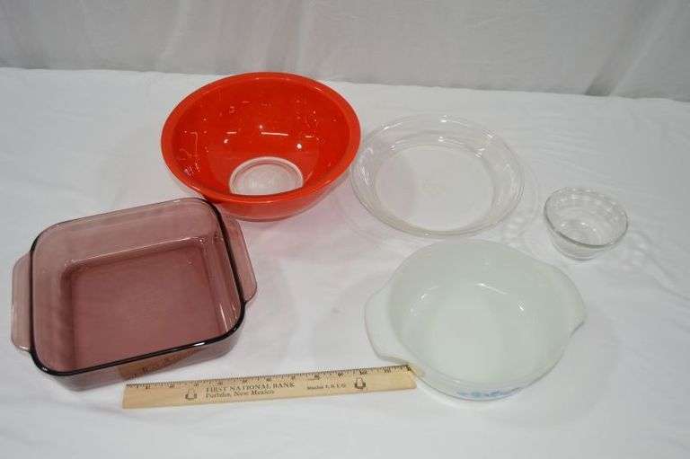 ASSORTED BOWLS: PYREX & ANCHOR HOCKING