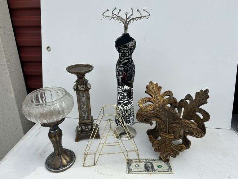 Décor Lot-Slight damage to necklace holder top