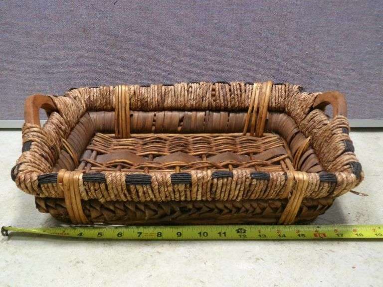 $$ Beautiful vintage hand-woven basket w/ wooden handles in excellent condition - 18x13.5x5.5"