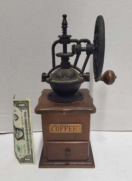 Vintage Coffee Grinder.  ~cash only ~. (5C)