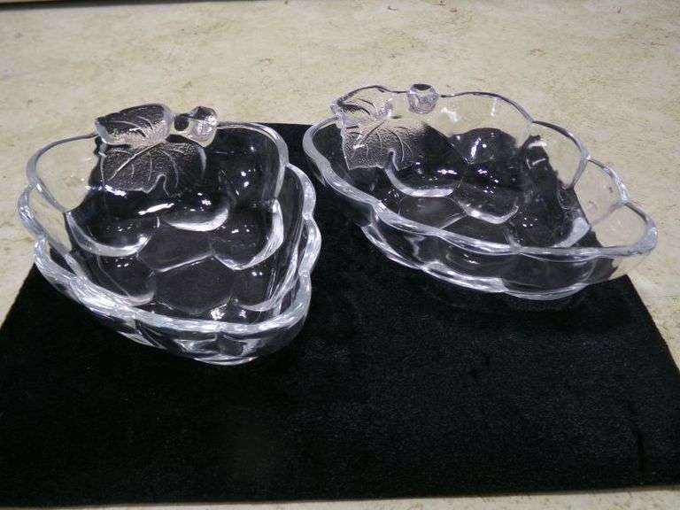 Set of 2 Japan Studio Nova 1980s grape cluster dishes