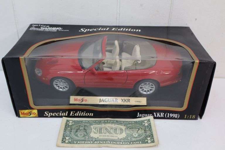 Maisto Special Edition 1998 Jaguar XKR 1:18 Die Cast Replica! (14C)