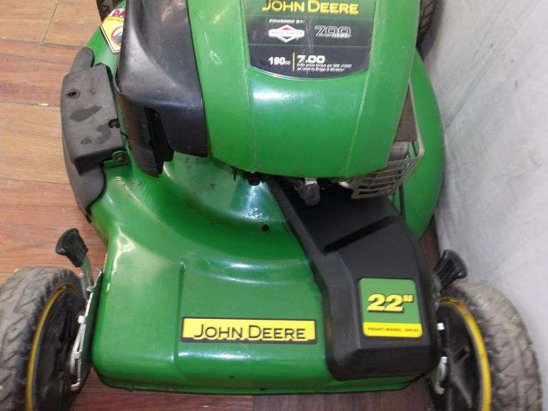 John Deere 22" MowMentum Self-Propelled Lawnmower! Starts and runs, but wont stay running. Most likely just needs carb cleaning/replacement. (RD)